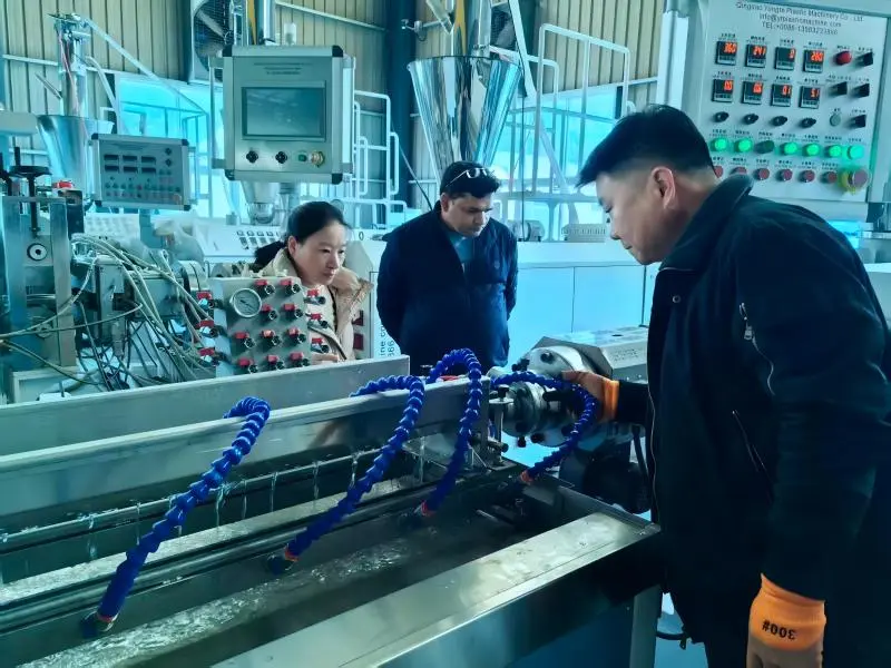 Mesin Pipa Irigasi Karet Mlaku Ing Situs Kanggo Pelanggan India