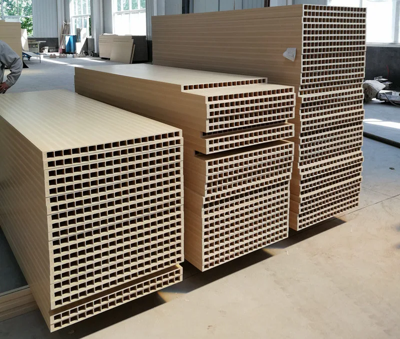 Bahan plastik apa sing cocog kanggo nggawe lawang WPC?