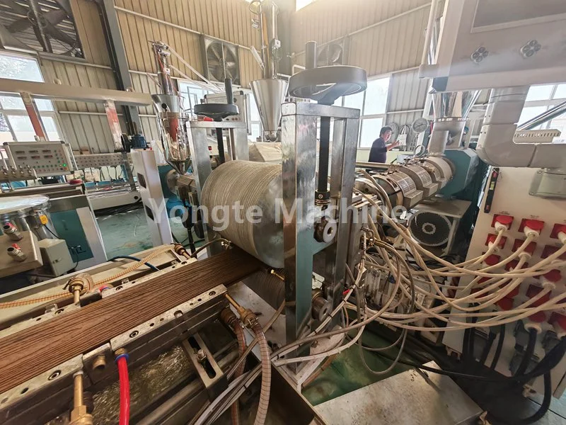 Solusi kanggo Masalah Produksi WPC Extruder
