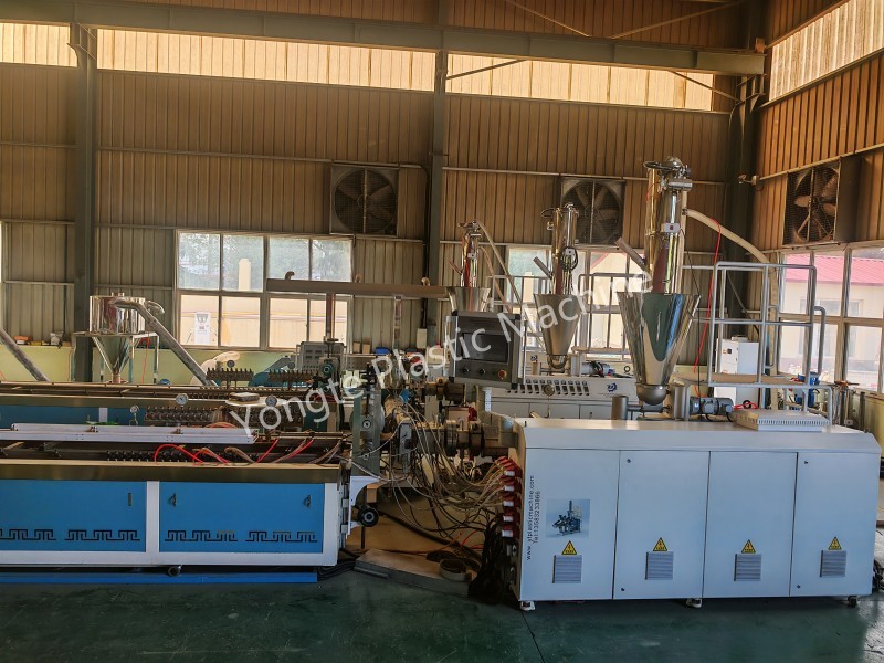 Yongte Kasil Komisi Garis Co-Extrusion Anyar kanthi Teknologi In-Line 3D Embossing kanggo WPC Decking