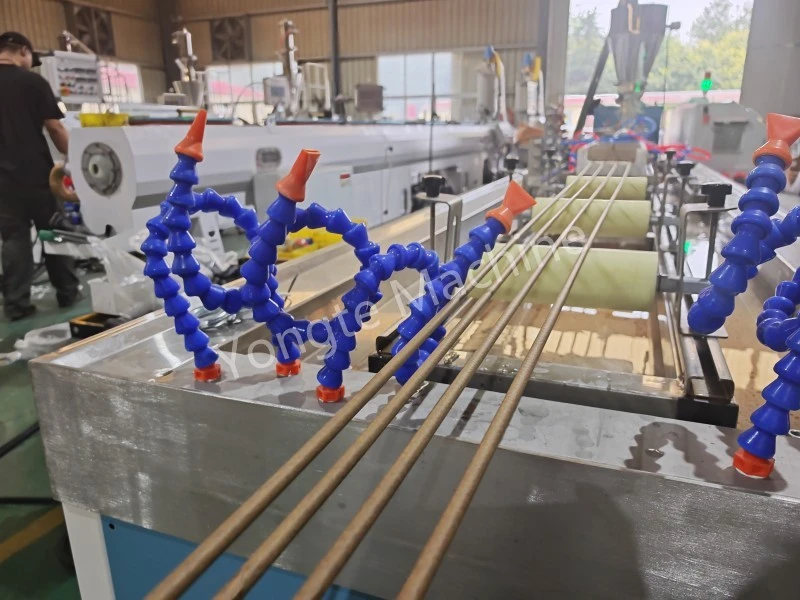 China WPC Pipe Making Machine karo Four Rongga