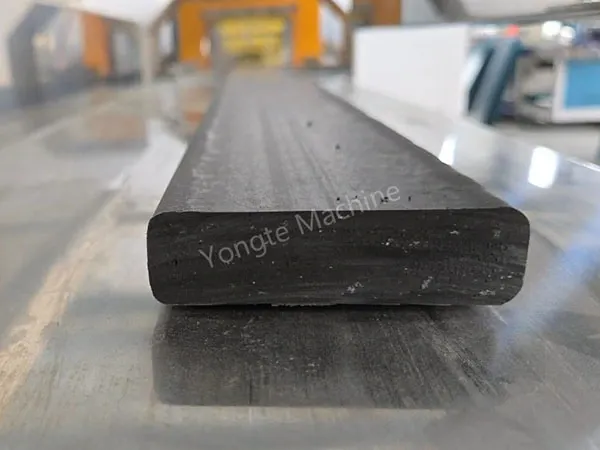 Mesin Pembuat Kayu Plastik Dipasang ing India