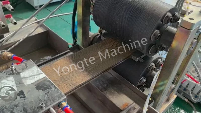 Pabrik Produksi WPC Decking kanggo Klien Eropa - Solusi Daur Ulang PCB Inovatif